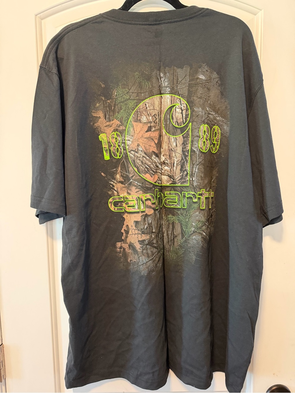Carhartt featuring Realtree Men's Black Short-Sleeve Pocket Tee - Picture 6 of 6